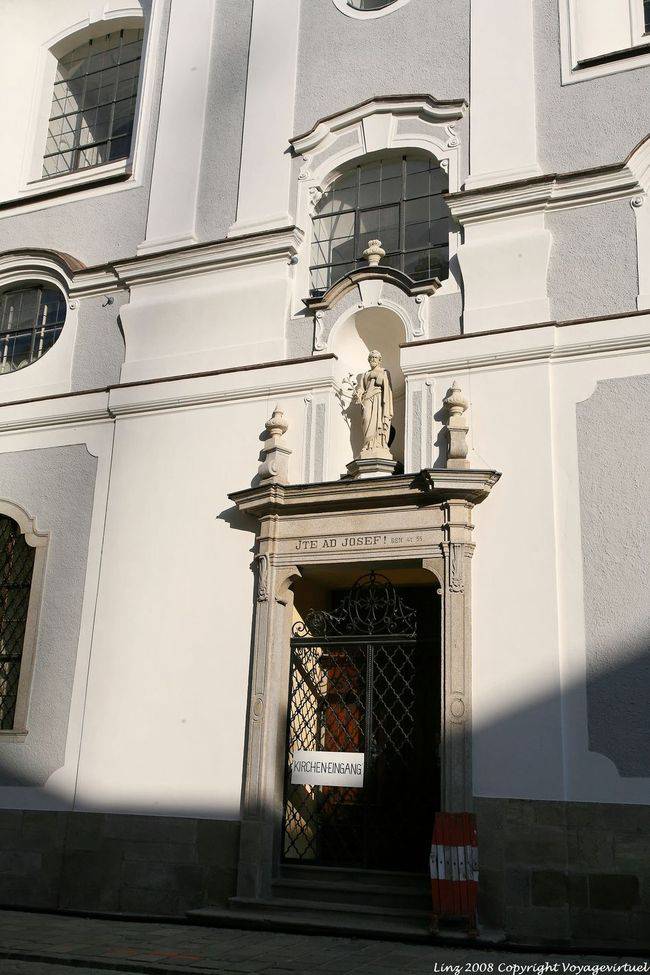 Entrée de l'église, Klosterstrasse, Minoritenkirche, Linz - Autriche