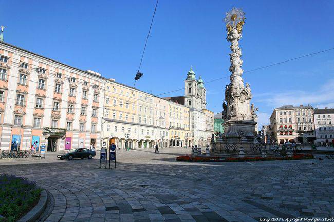 Hauptplatz, Dreifaltigkeitssaule, Alte Dom, Linz - Autriche