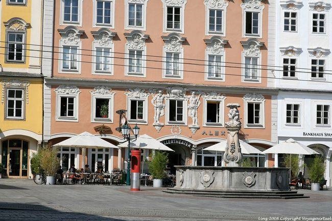 Hauptplatz, Kellertheater, une fontaine, Linz - Autriche