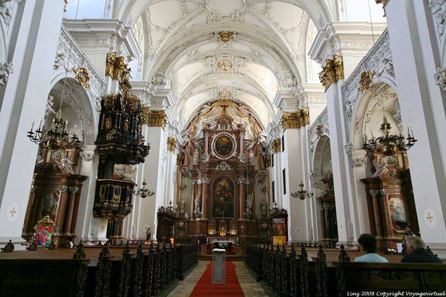 Ignatiuskirche, Alterdom, la chaire et la nef, Linz - Autriche