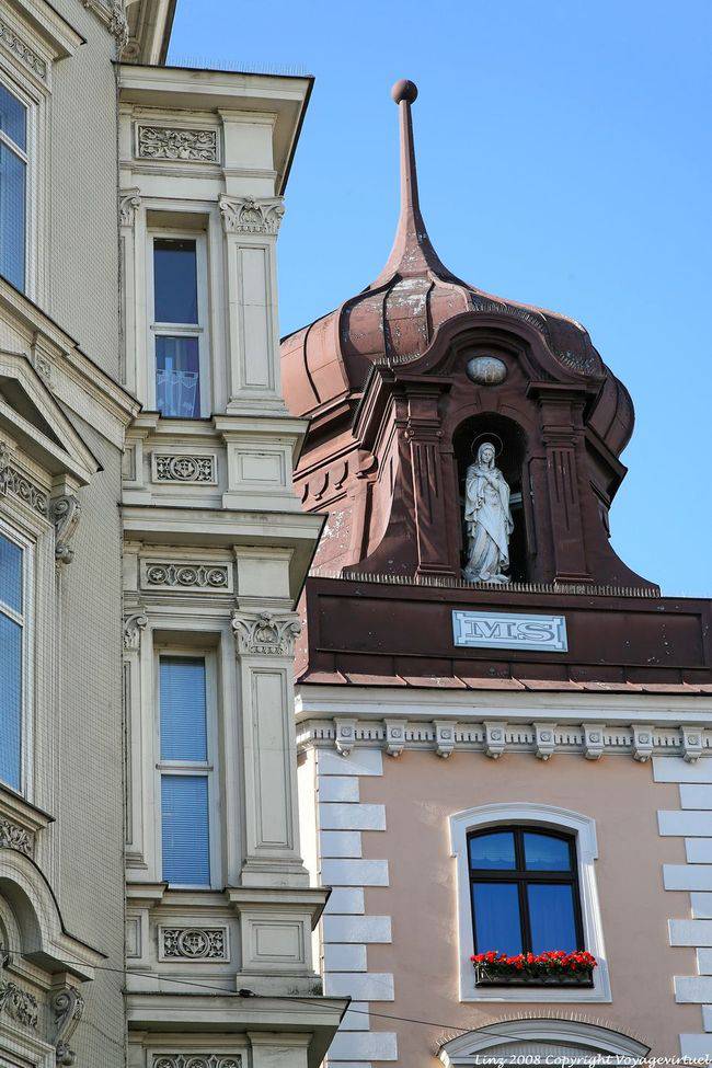 Landstrasse, Taubenmarkt, Vierge sous un toit, Linz - Autriche