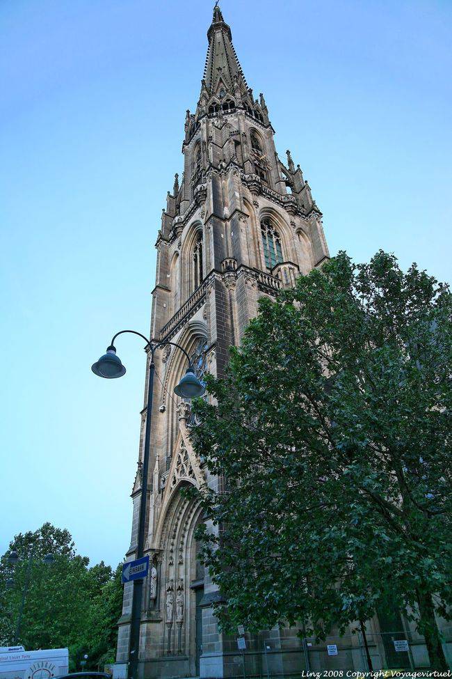 Neuer Dom, le clocher vu depuis la Baumbachstrasse, Linz - Autriche