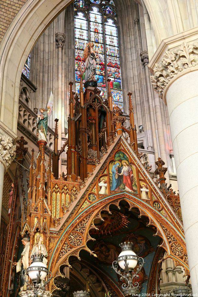 Neuer Dom, détail de la richesse arcitecturale d'une chapelle, Linz - Autriche