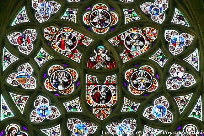 Neuer Dom, gros plan sur un vitrail, Linz - Autriche