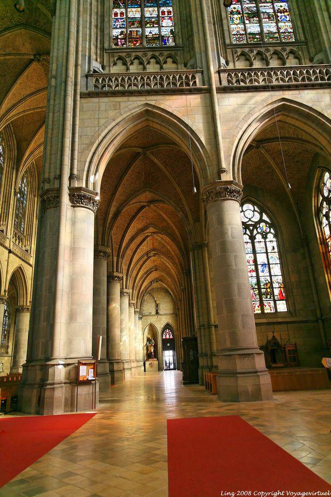 Neuer Dom, architecture d'une travée, Linz - Autriche