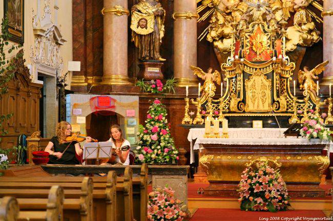 Postlingberg, la musicienne et l'autel, Linz - Autriche