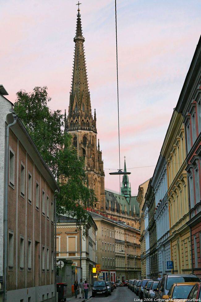 Waltherstrasse, lumières du soir, Neuer Dom, Linz - Autriche