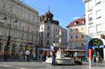 Landstrasse, Taubenmarkt, Sparkassen, place et fontaine, Linz, Autriche.