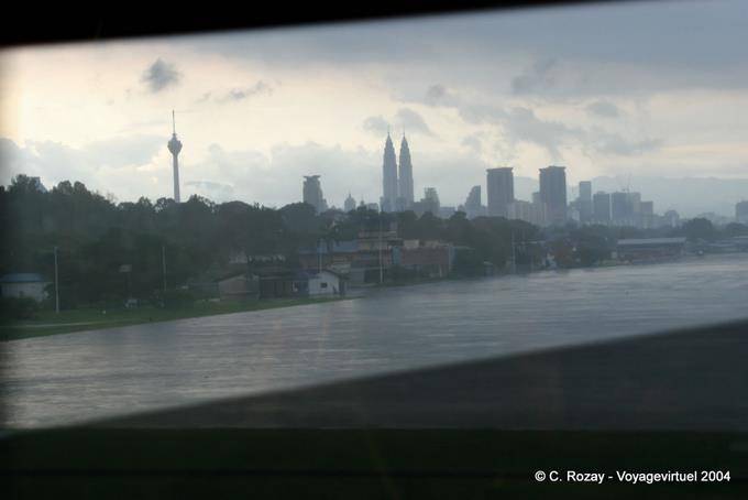 De la fenêtre du TGV local, Kuala Lumpur - Malaisie