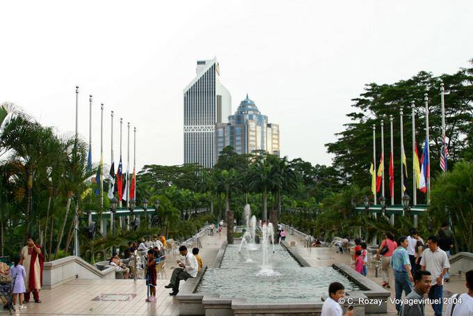 Jardin promenade au pied de la Menara, Kuala Lumpur - Malaisie