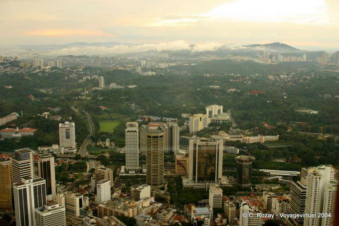 Du haut de la Menara, panorama avec le Sheraton Imperial au centre, Kuala Lumpur - Malaisie