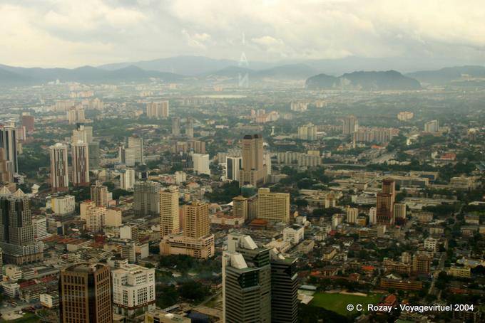 Panorama brumeux sur la ville de Kuala Lumpur - Malaisie