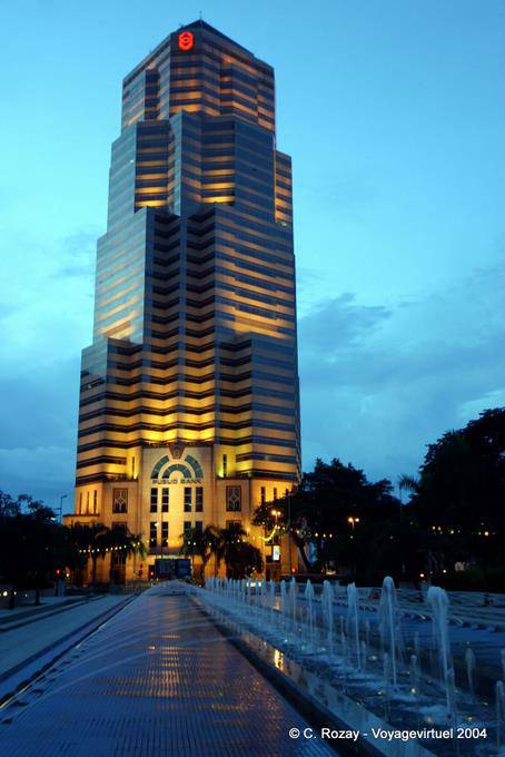 Noir et jaune, immeuble de la Menara Bank, Kuala Lumpur - Malaisie