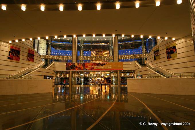 Au rez-de-chaussée du Centre Commercial des Petronas, Kuala Lumpur - Malaisie