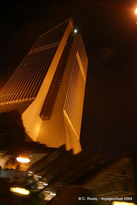 Edifice dans la nuit, Kuala Lumpur - Malaisie