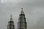 Pinacles en haut des Menara Berkembar Petronas, Kuala Lumpur, Malaisie.