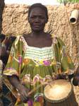 Visage de musicienne, village des Griots, vers Sokoura, Mali.