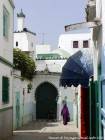 Médina et minaret à merlons, mosquée Zegouri, Asilah, Maroc.