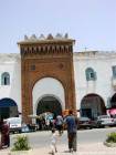 Porte de la ville, place de la Libération, Larache, Maroc.