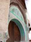 Architecture et motifs décoratifs typiques d'une entrée, médina, Fès, Maroc.