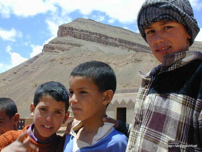 Enfants des montagnes, école de Msemrir, gorges du Dadès - Maroc