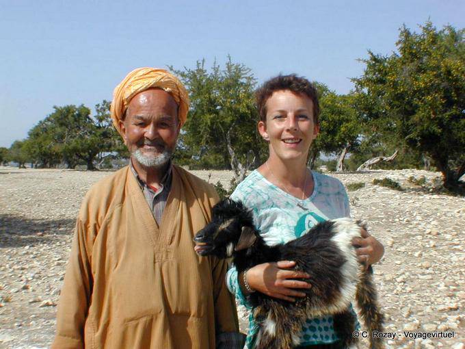 Essaouira, balade avec un berger entre les arganiers - Maroc