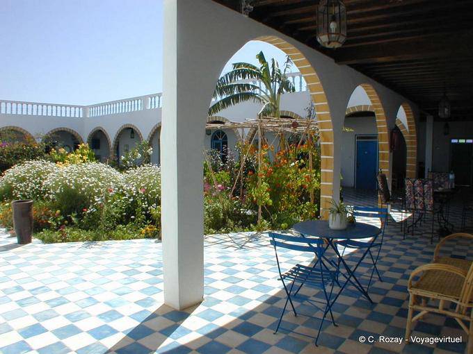 Essaouira, Dar Kenavo, vue depuis les arcades du patio - Maroc