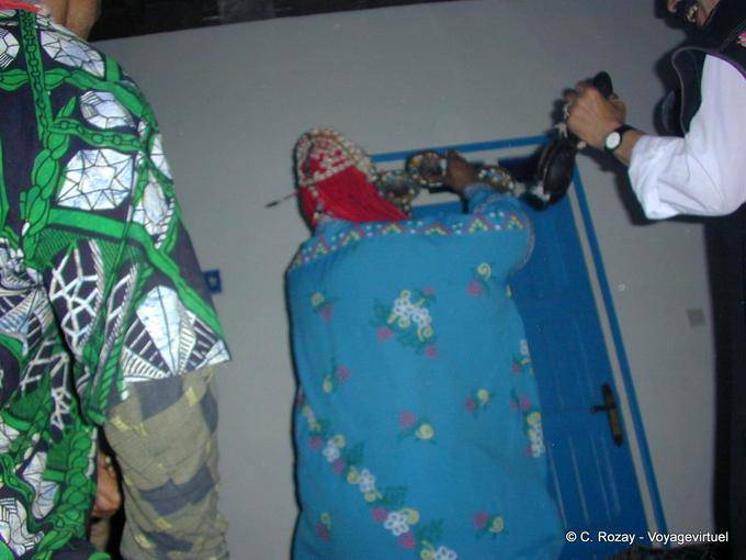 Partie sacrée du rite de possession, soirée gnaouas, Essaouira - Maroc