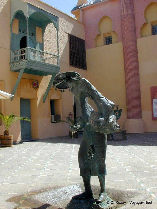 Statue du porteur d'eau, Musée de Marrakech - Maroc