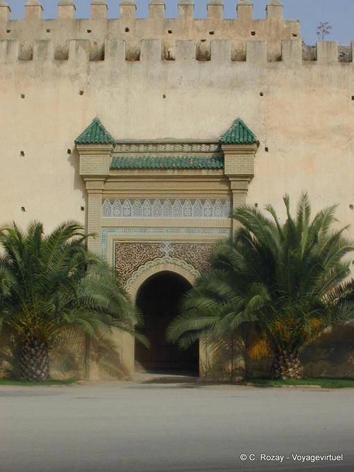 Une porte dans les remparts de la Cité Impériale, Meknès - Maroc
