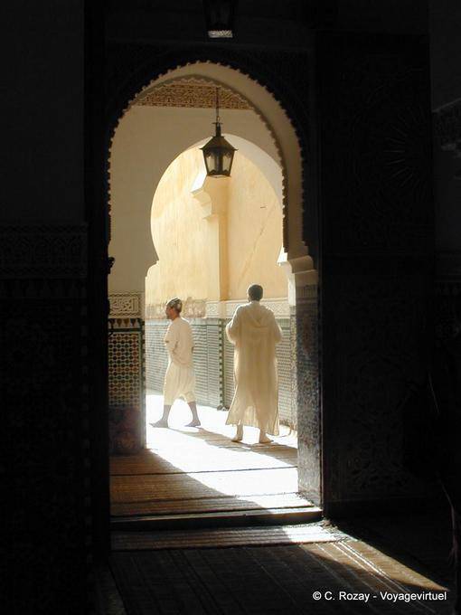 Ombre et lumière dans le Mausolée de Moulay Ismaïl, Meknès - Maroc