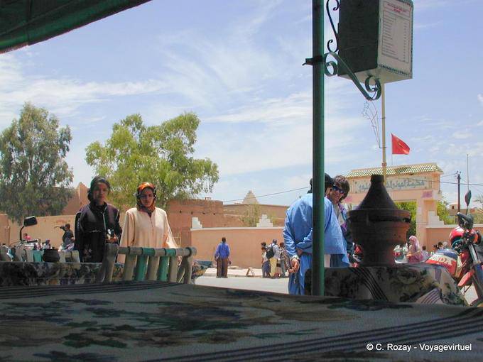 Les passantes de Zagora - Maroc