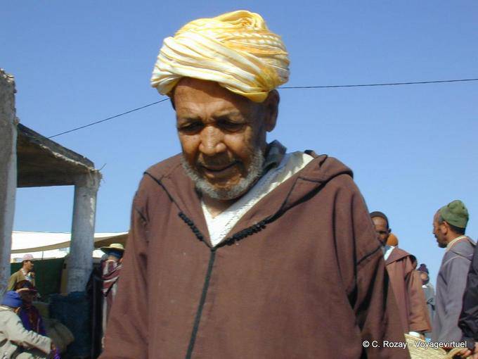 Homme au marché berbère, vers Essaouira - Maroc