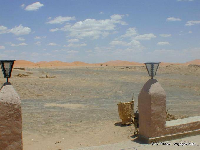 Merzouga, horizon désert depuis la terrasse de la Kasbah Tombouctou - Maroc