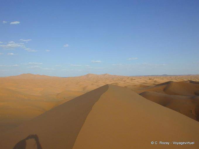 Vue sur la mer de dunes de l'erg Chebbi, Merzouga - Maroc