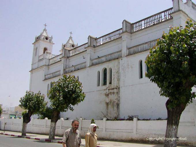 L'église chrétienne Saint Bartholomew, place Zellaka, Asilah - Maroc