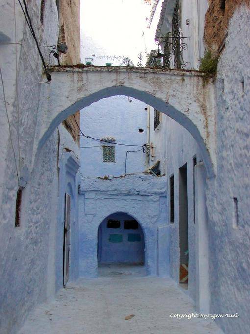 Chefchaouen, arc de rue vers Bab el Souk - Maroc