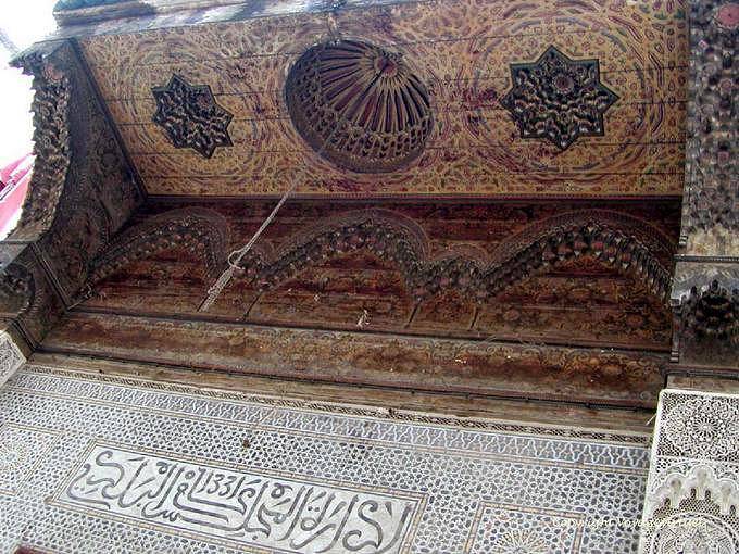 Exemple du travail du bois des artisans locaux, Fès - Maroc