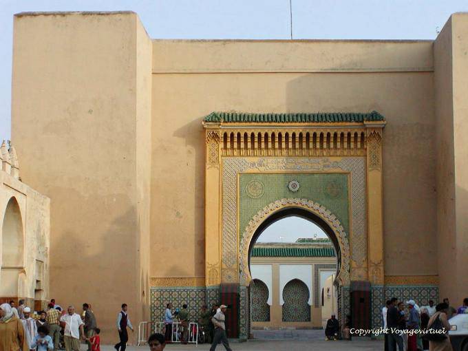 Une des portes du Palais royal, face au vieux Méchouar, Fès - Maroc