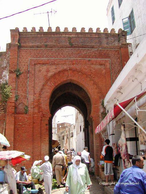 La porte rouge de kisaria, Bab el Kasbah, Larache - Maroc