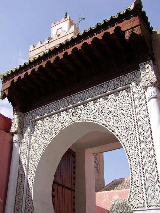 Décor de la porte d'une mosquée dans la médina, Marrakech - Maroc