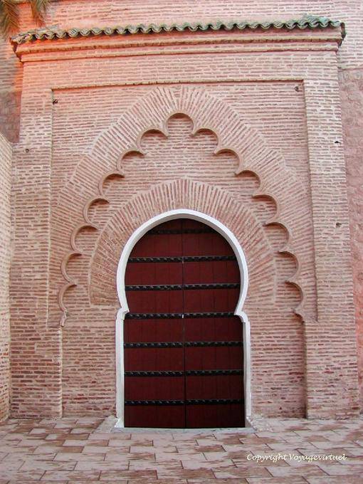 Une Porte de la Koutoubia, représentative de l'art des Almohades, Marrakech - Maroc