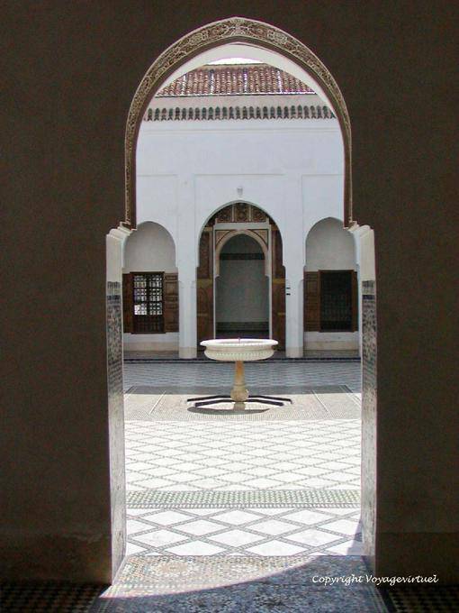 Fontaine au centre de la petite cour, Palais de la Bahia, Marrakech - Maroc
