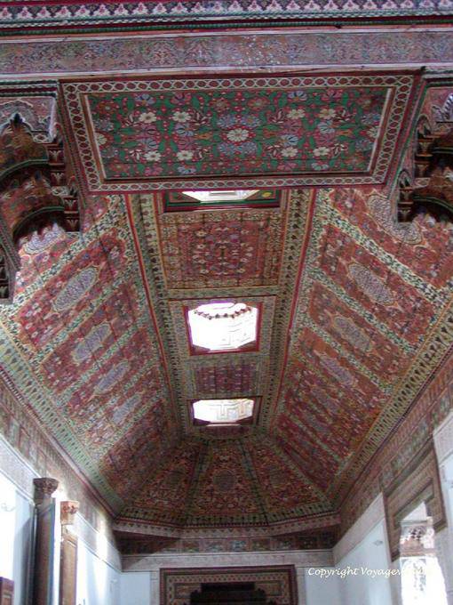 Plafond peint de la Salle du Conseil, Palais de la Bahia, Marrakech - Maroc