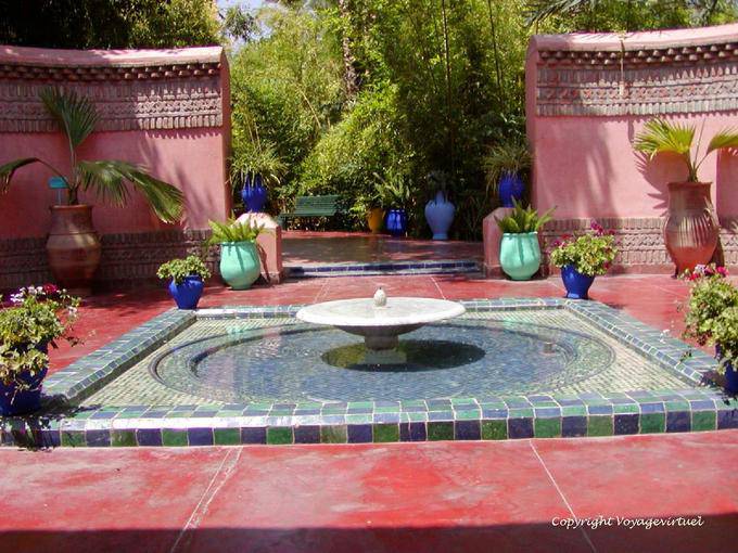 Fontaine de l'entrée, Jardin Majorelle, Marrakech - Maroc