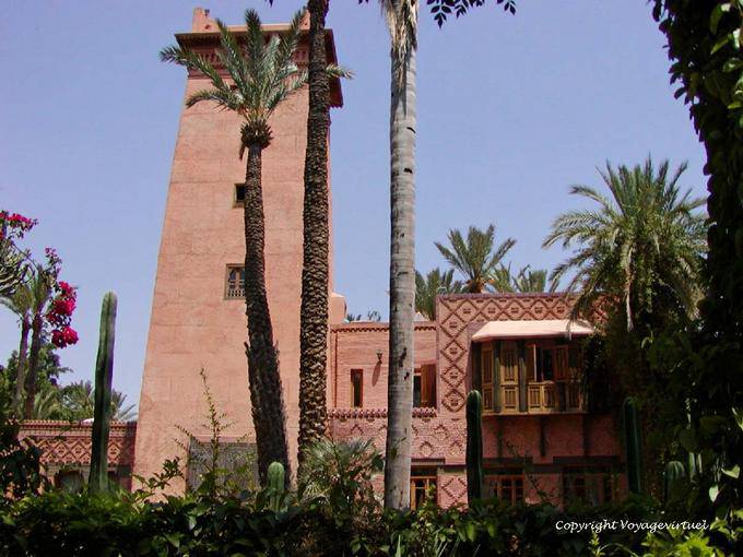 Bâtiment et tour carrée, Jardin Majorelle, Marrakech - Maroc