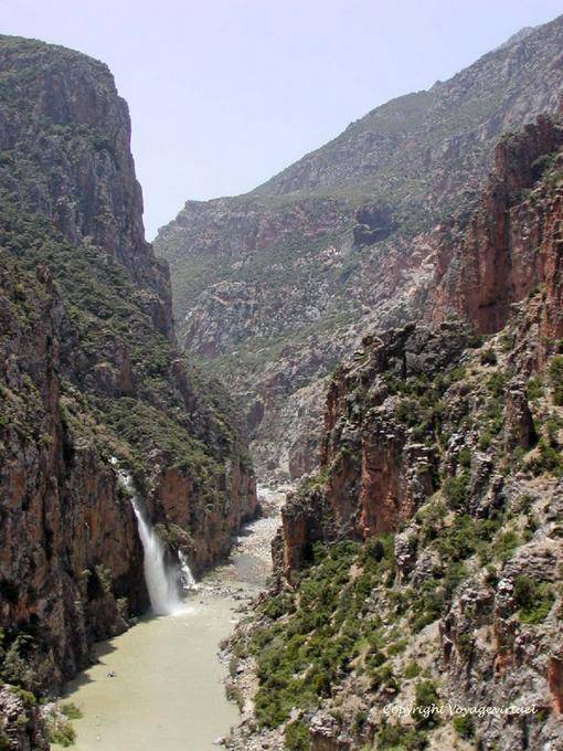 Une cascade dans les gorges de l'Oued Laou - Maroc