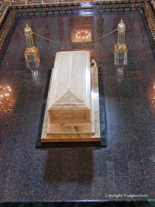 Le sarcophage royal, tombeau en onyx pakistanais du roi Mohammed V, Rabat - Maroc