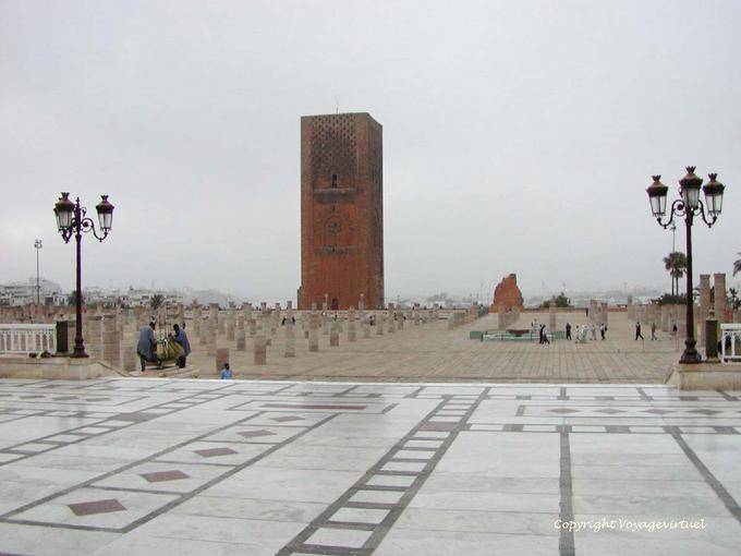 Panorama sur l'Esplanade et le Minaret Tour Hassan, Rabat - Maroc