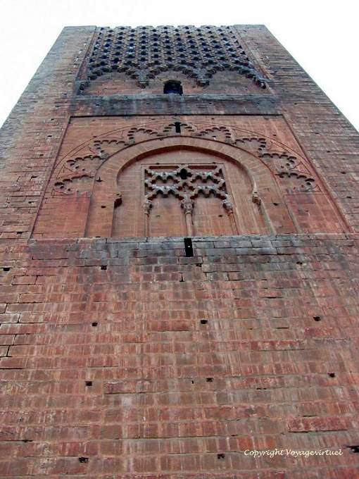 Gros plan sur une face de la Tour Hassan, Rabat - Maroc